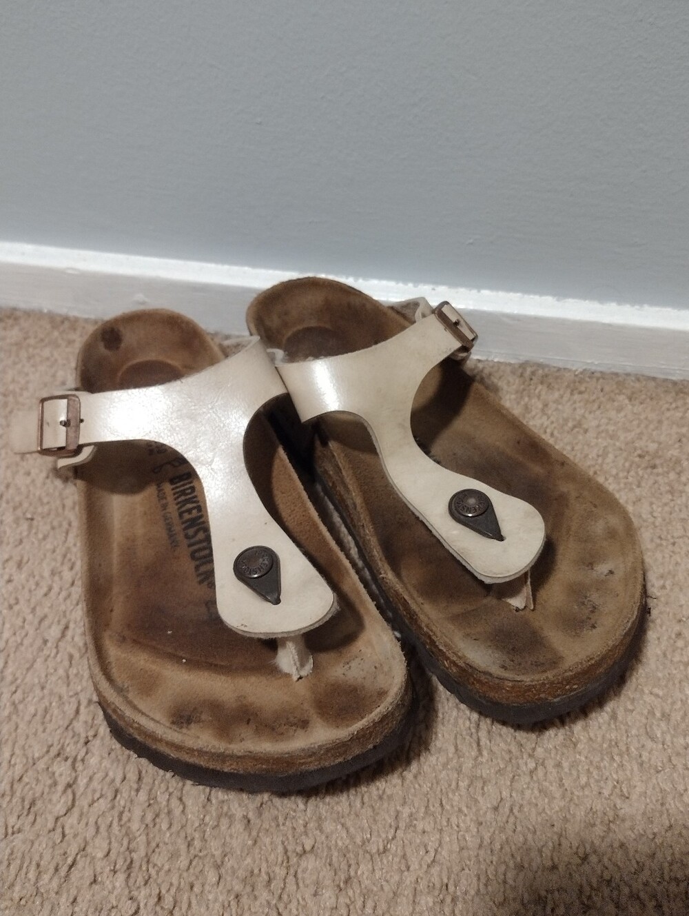 Birkenstock Gizeh Sandals Womens 8 W EU 39 Gold Birko Thong Summer Vacation